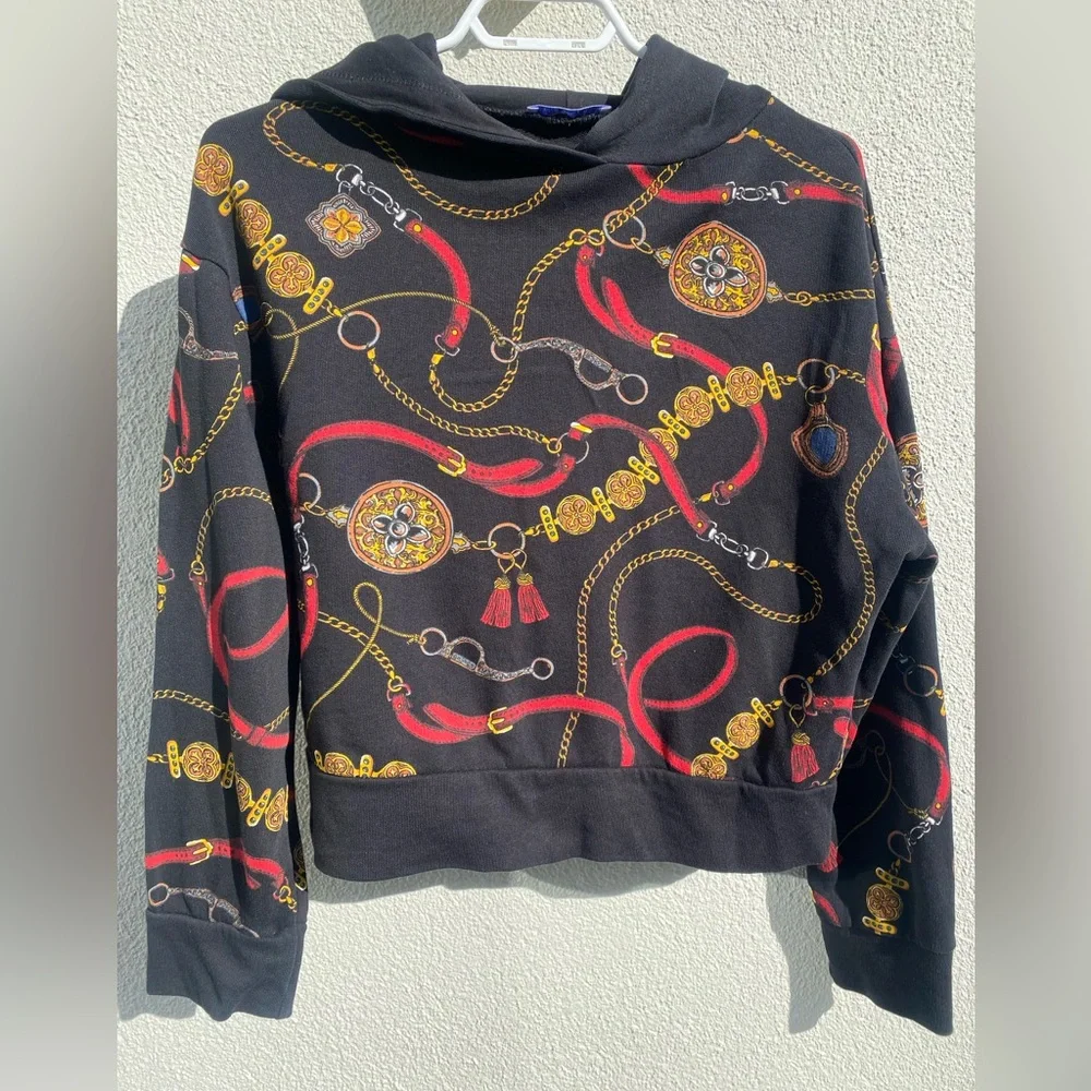 Zara Trafaluc Women’s Black Hooded Sweatshirt Chain Medallion Print small - Picture 2 of 4